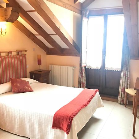 Posada La Cabana De Salmon Сантилана дел Мар Екстериор снимка